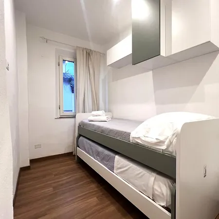 Apartment G E G *